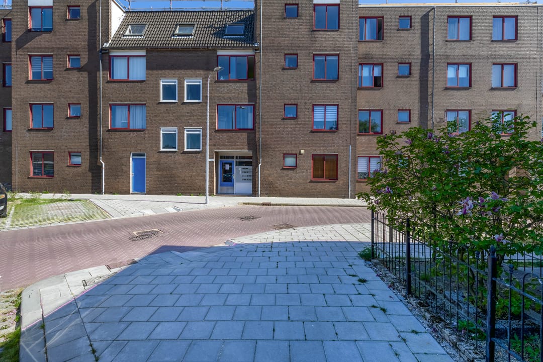 Photo 31 of Ringspoor 128