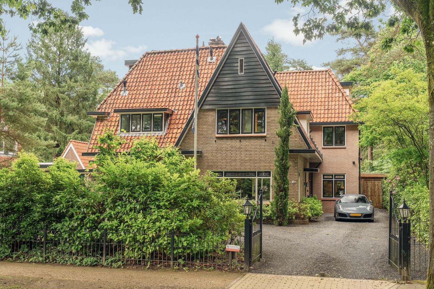 Photo 1 of Tolhuislaan 14-A