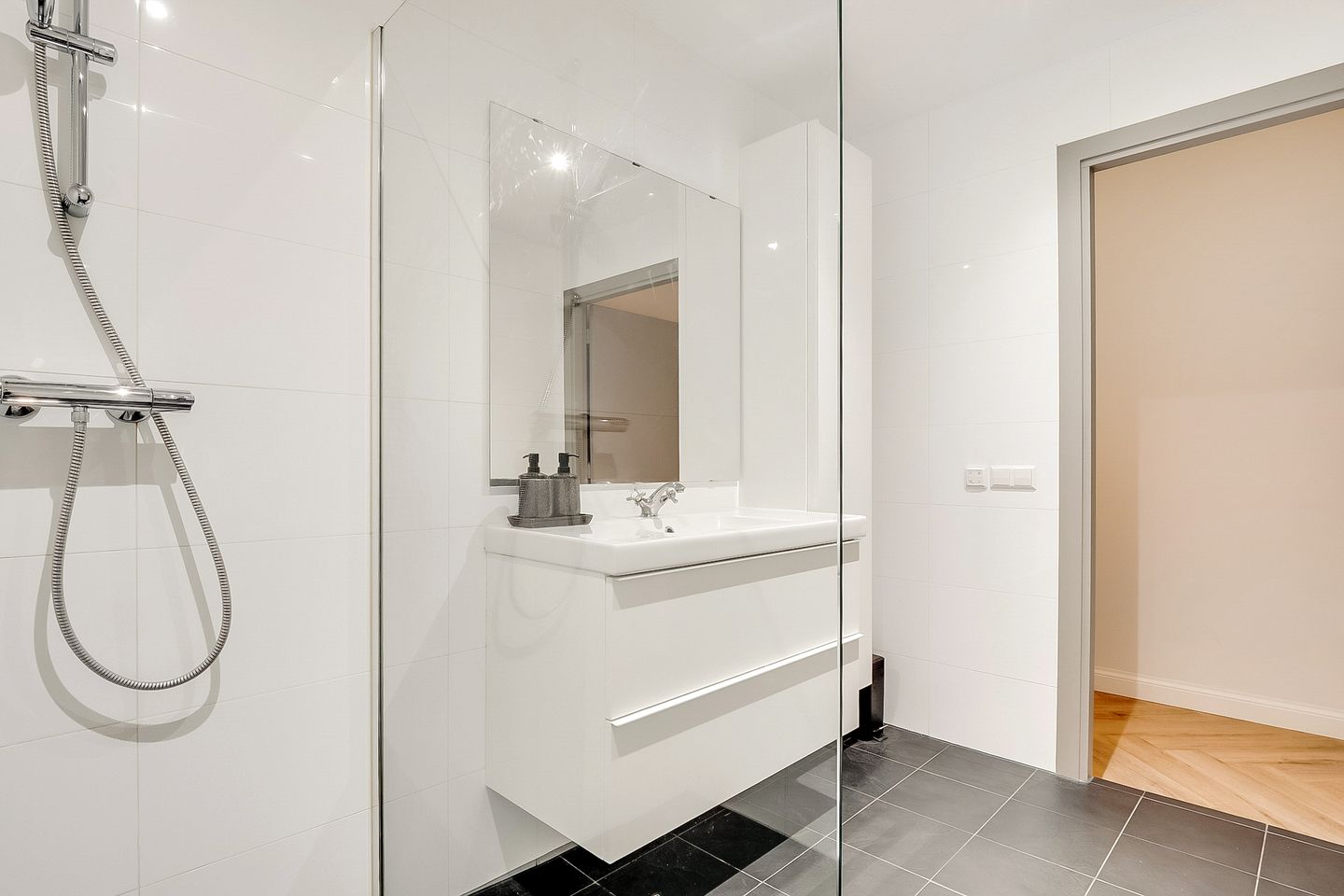 Foto 44 van Burg Grothestraat 53-F