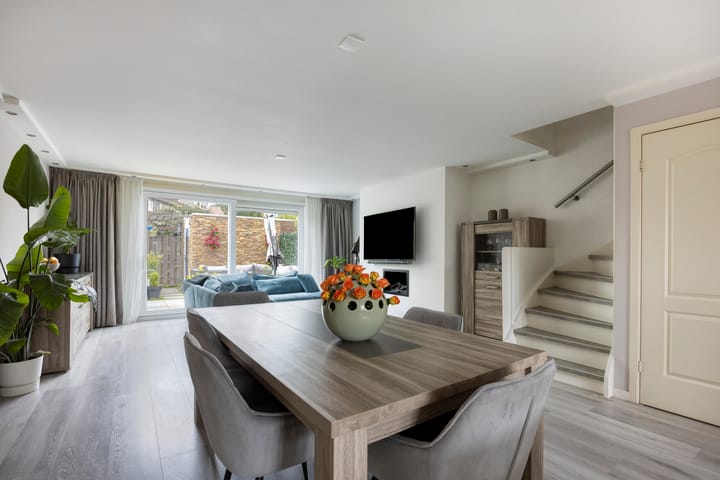 Tussenwoning te koop: Dr. J. Presserstraat 52, 'S-Gravenhage