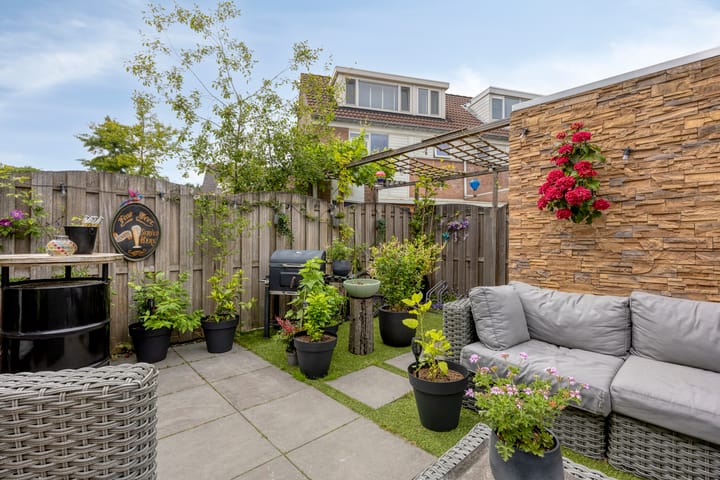 Tussenwoning te koop: Dr. J. Presserstraat 52, 'S-Gravenhage