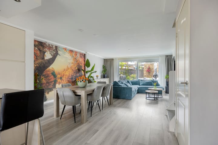 Tussenwoning te koop: Dr. J. Presserstraat 52, 'S-Gravenhage