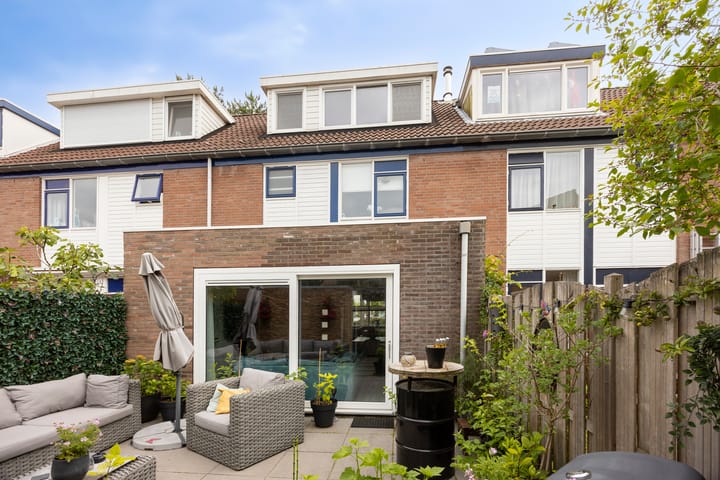 Tussenwoning te koop: Dr. J. Presserstraat 52, 'S-Gravenhage