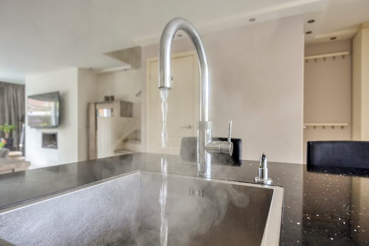 Tussenwoning te koop: Dr. J. Presserstraat 52, 'S-Gravenhage