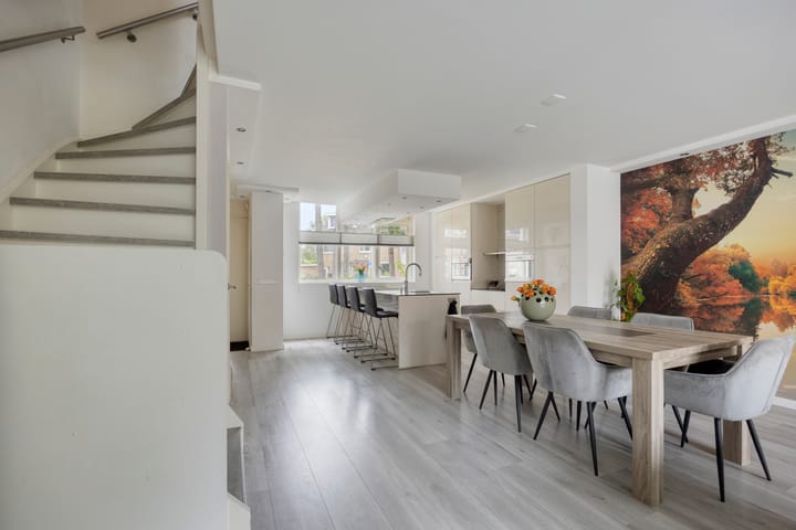 Tussenwoning te koop: Dr. J. Presserstraat 52, 'S-Gravenhage