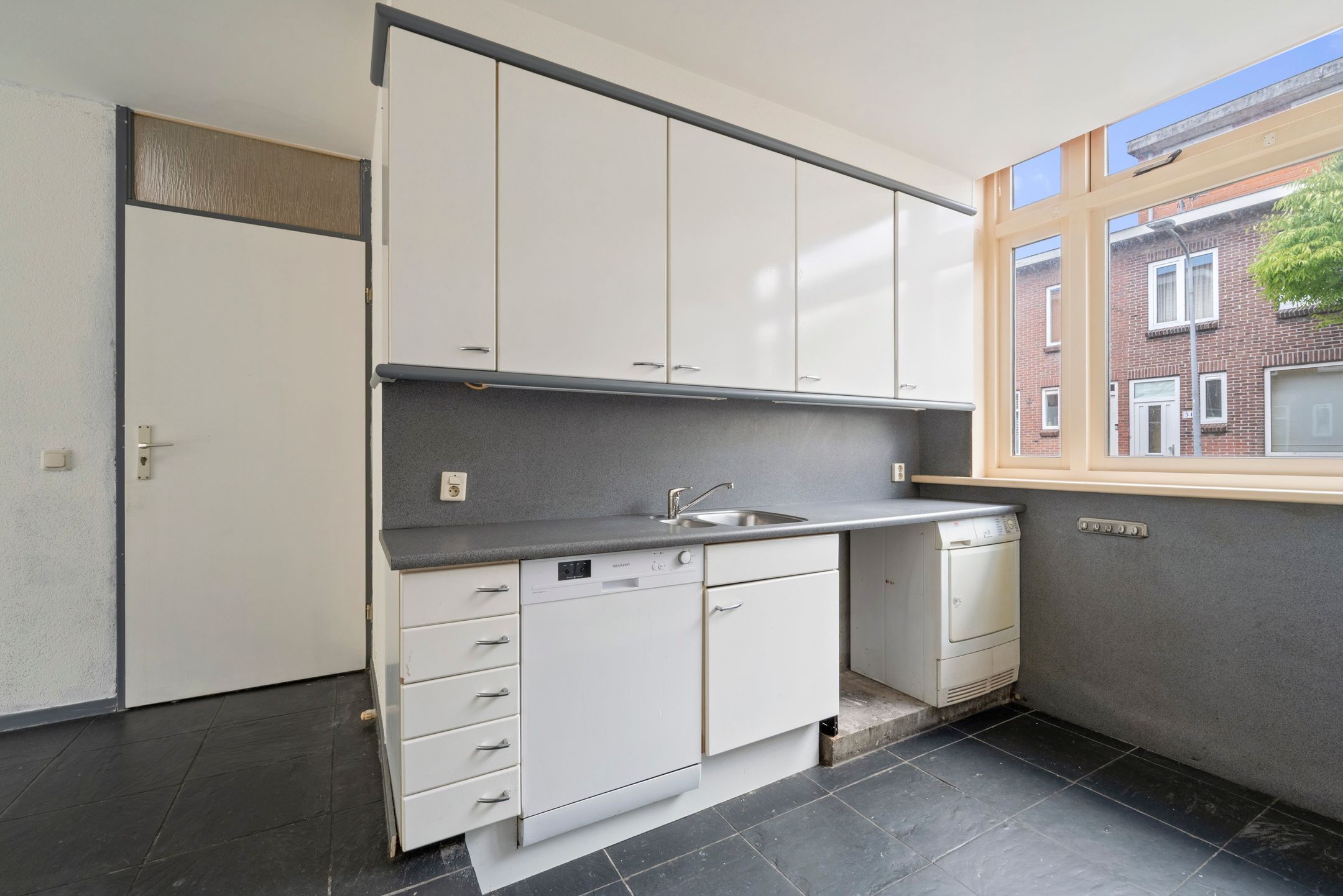 Photo 15 of Leeuwerikstraat 52