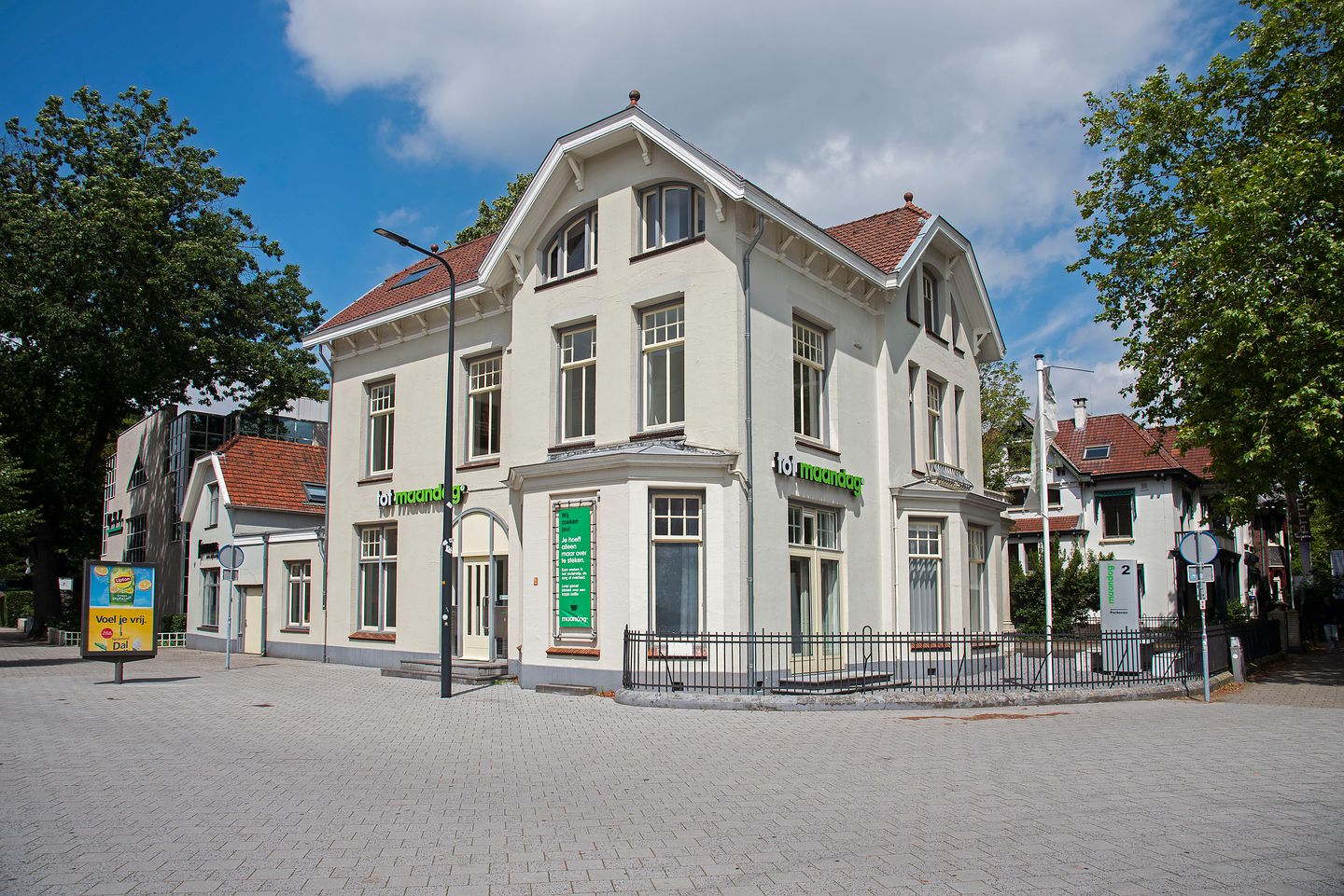 View photo 3 of De Ruyterlaan 2