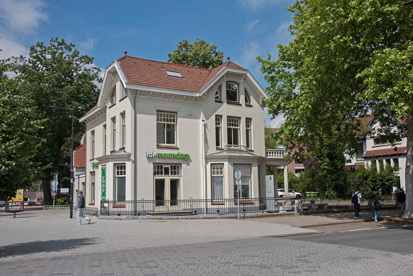 View photo 4 of De Ruyterlaan 2