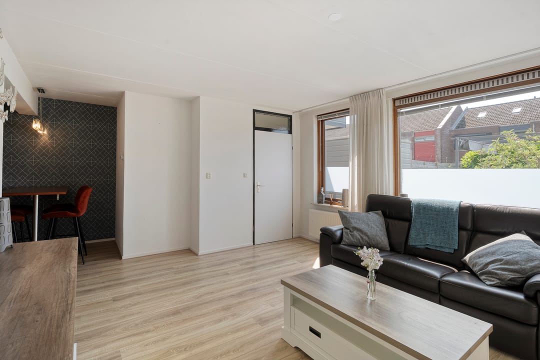 Photo 8 of Jennerstraat 32