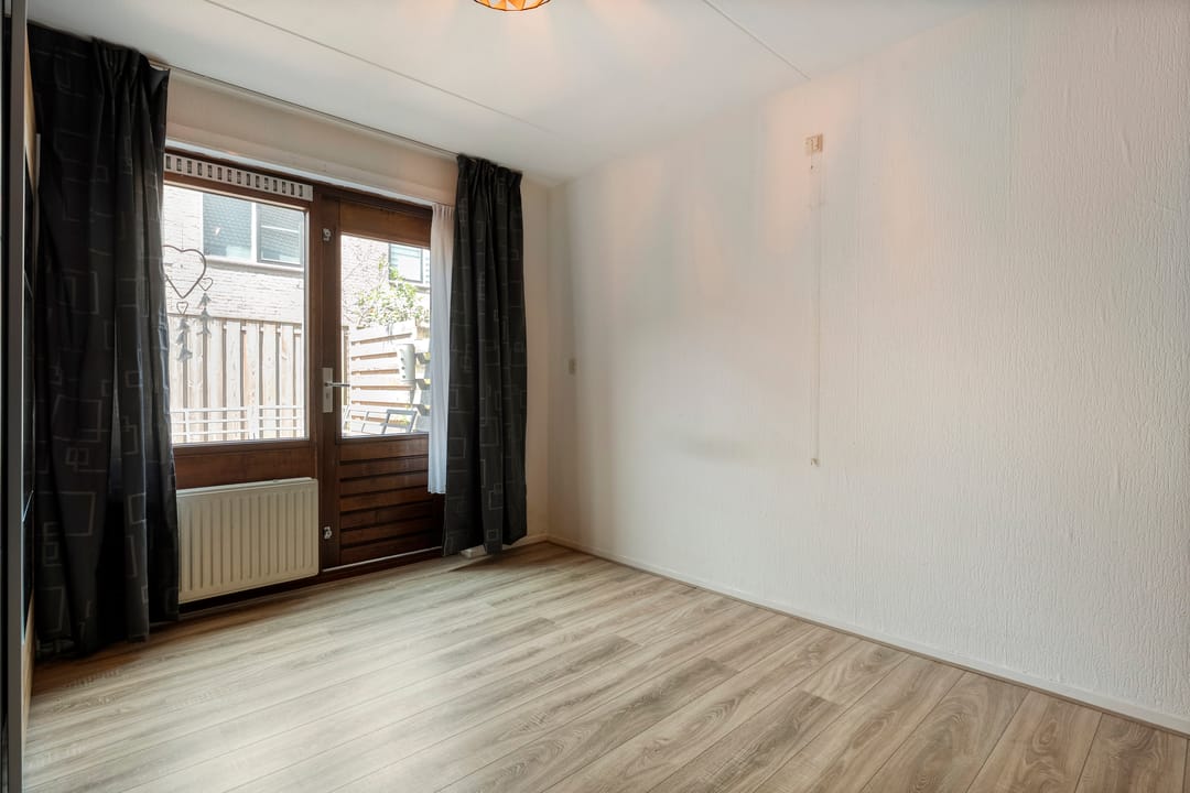 Photo 17 of Jennerstraat 32