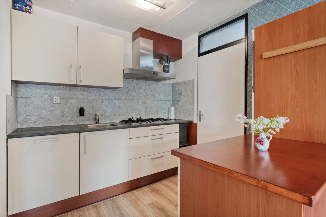 Photo 11 of Jennerstraat 32