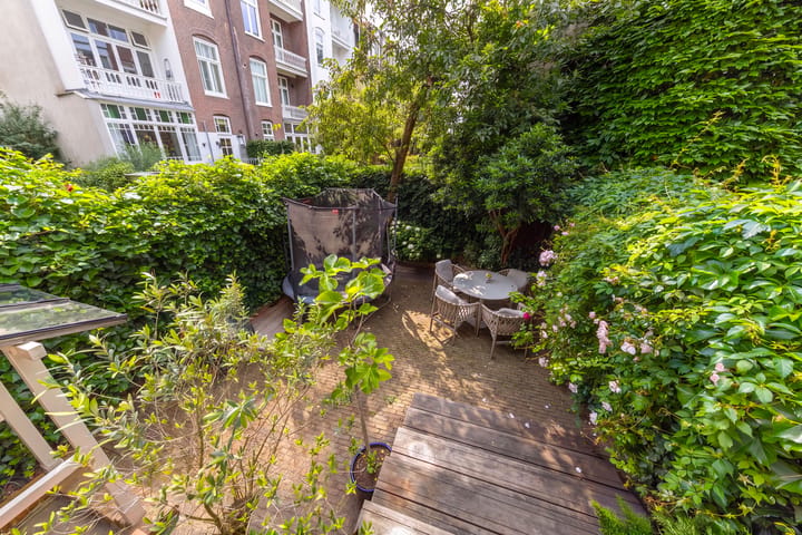 Photo 4 of Emmastraat 12-H