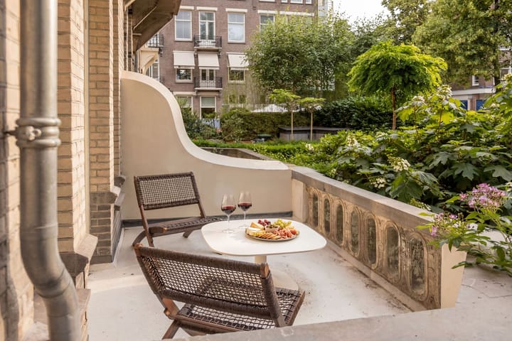 Photo 3 of Emmastraat 12-H