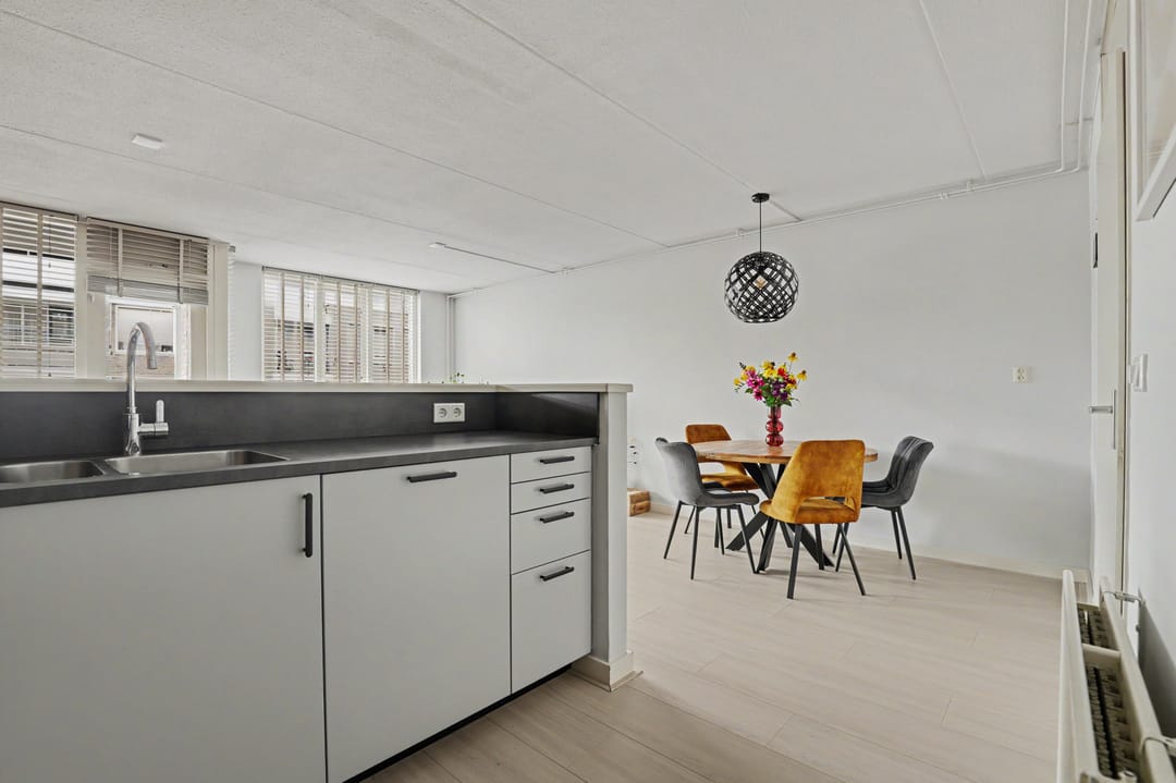 Photo 8 of Willem van Hooffstraat 43