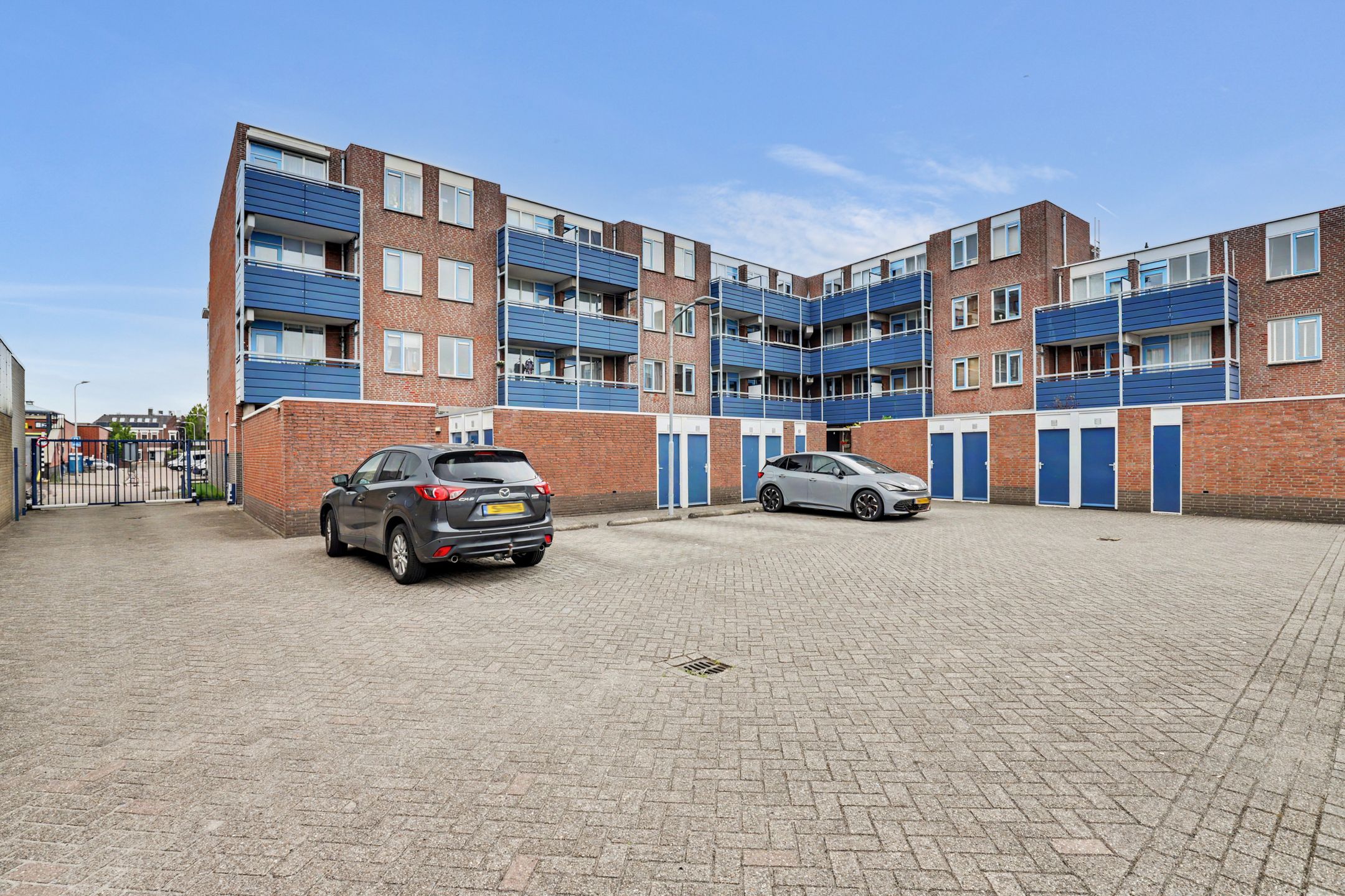 Photo 24 of Willem van Hooffstraat 43