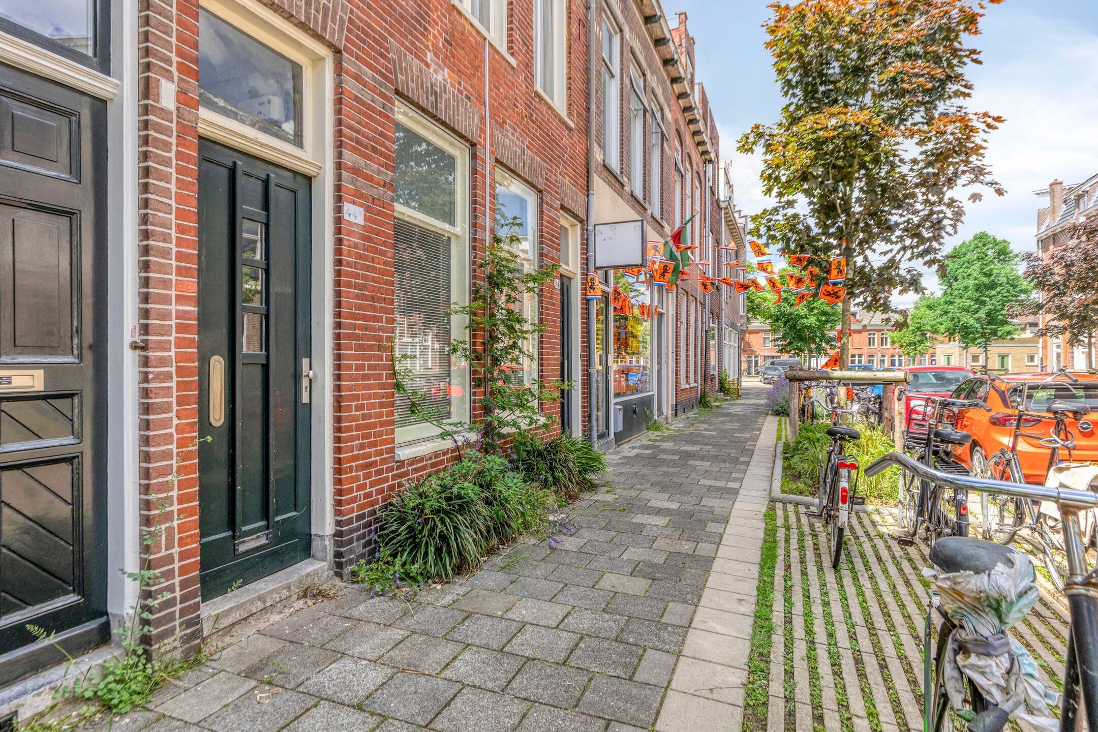Photo 9 of Riouwstraat 44