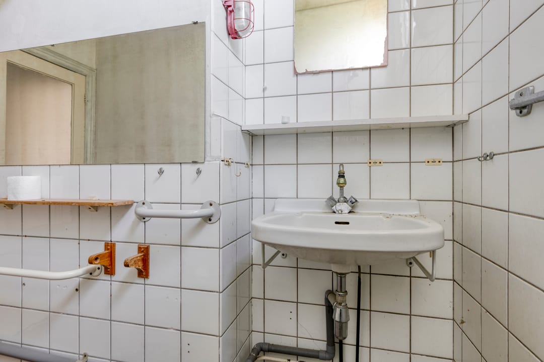 Photo 37 of Riouwstraat 44
