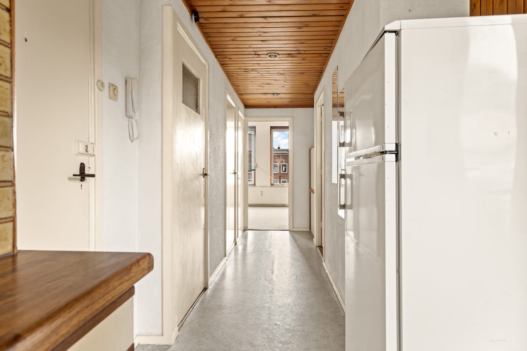 Photo 11 of Hendrik de Bruynstraat 10-3