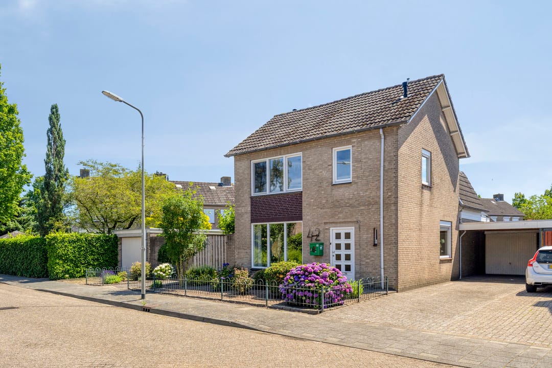 Photo 1 of Simon van den Berghstraat 42