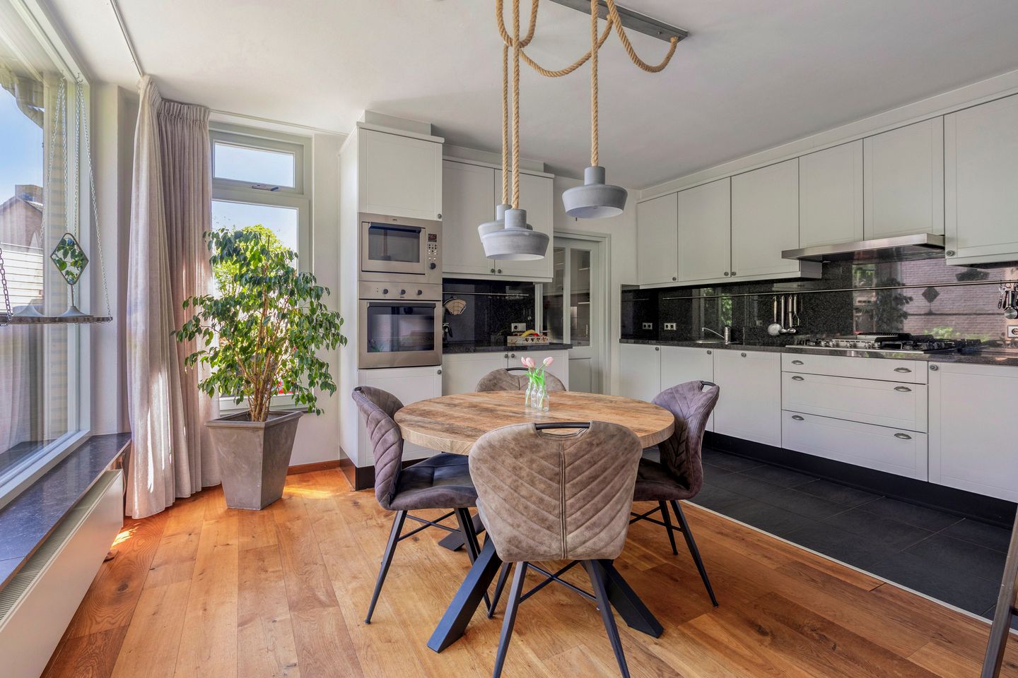 Photo 10 of Simon van den Berghstraat 42
