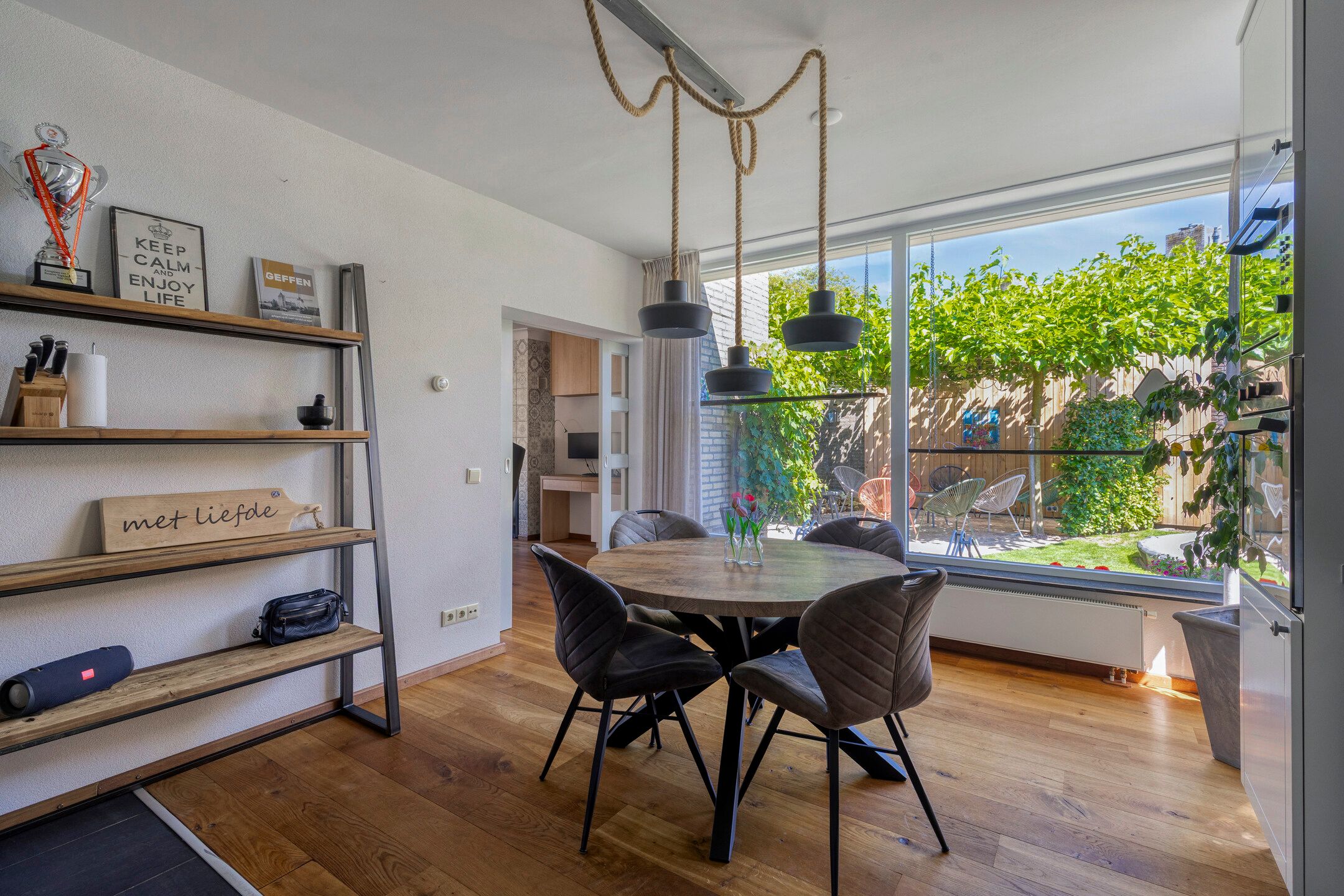 Photo 12 of Simon van den Berghstraat 42