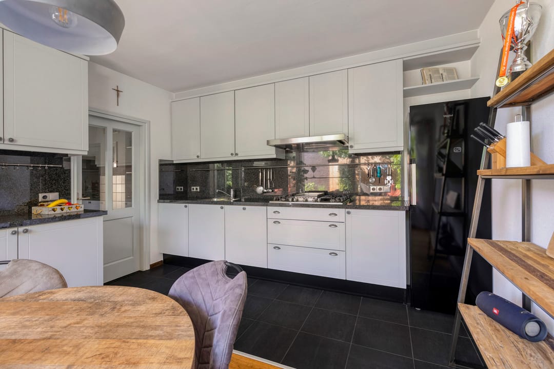Photo 11 of Simon van den Berghstraat 42
