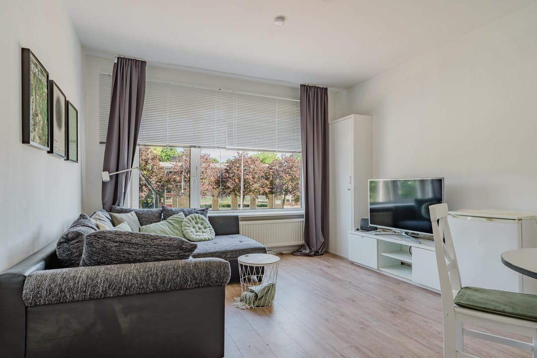Photo 11 of Surinamestraat 1-B