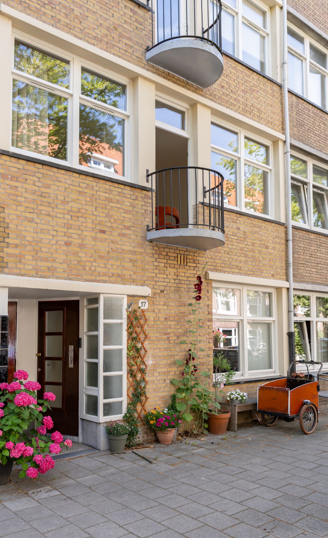 Photo 31 of Sassenheimstraat 17-1
