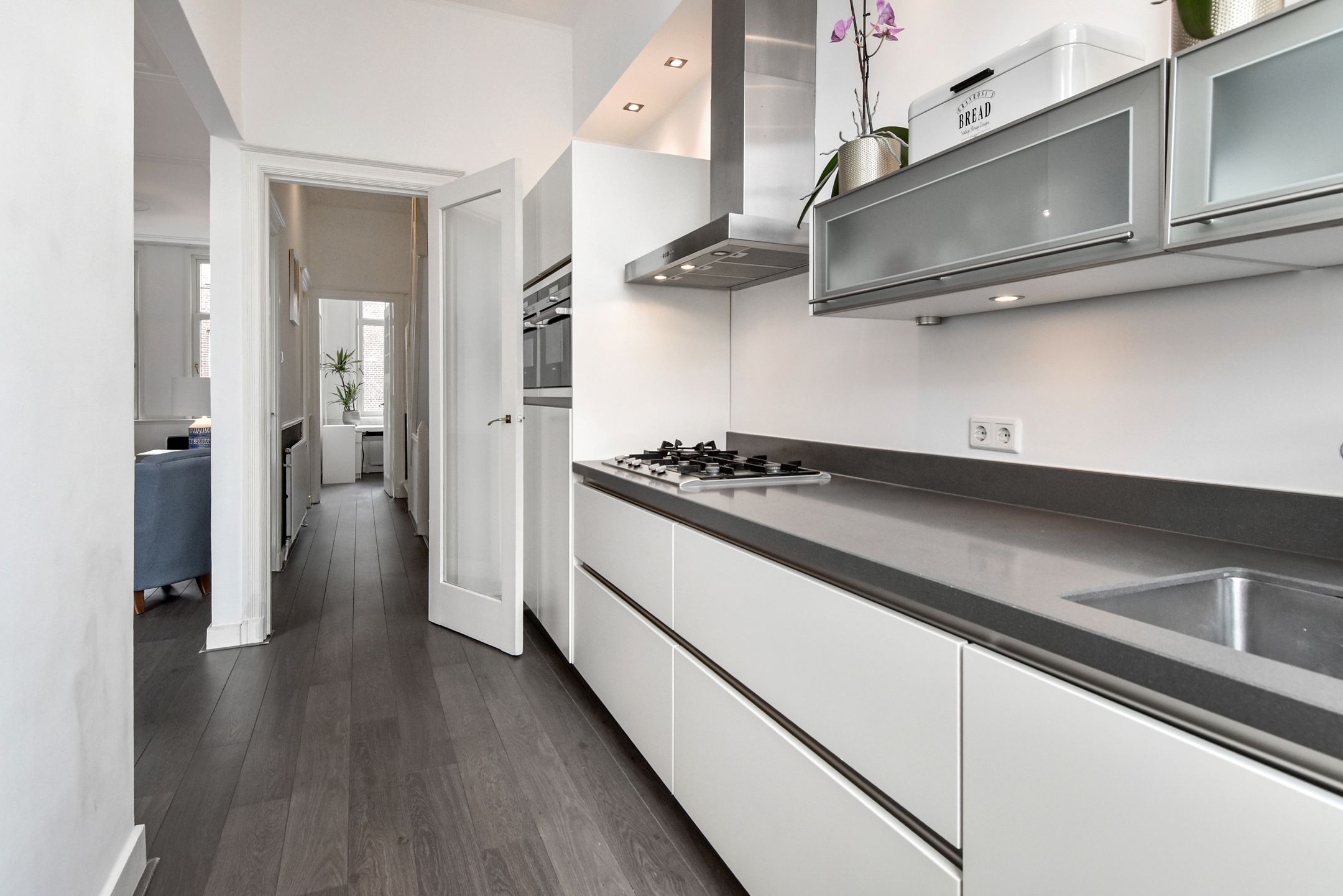 Photo 15 of Van der Parrastraat 13-A