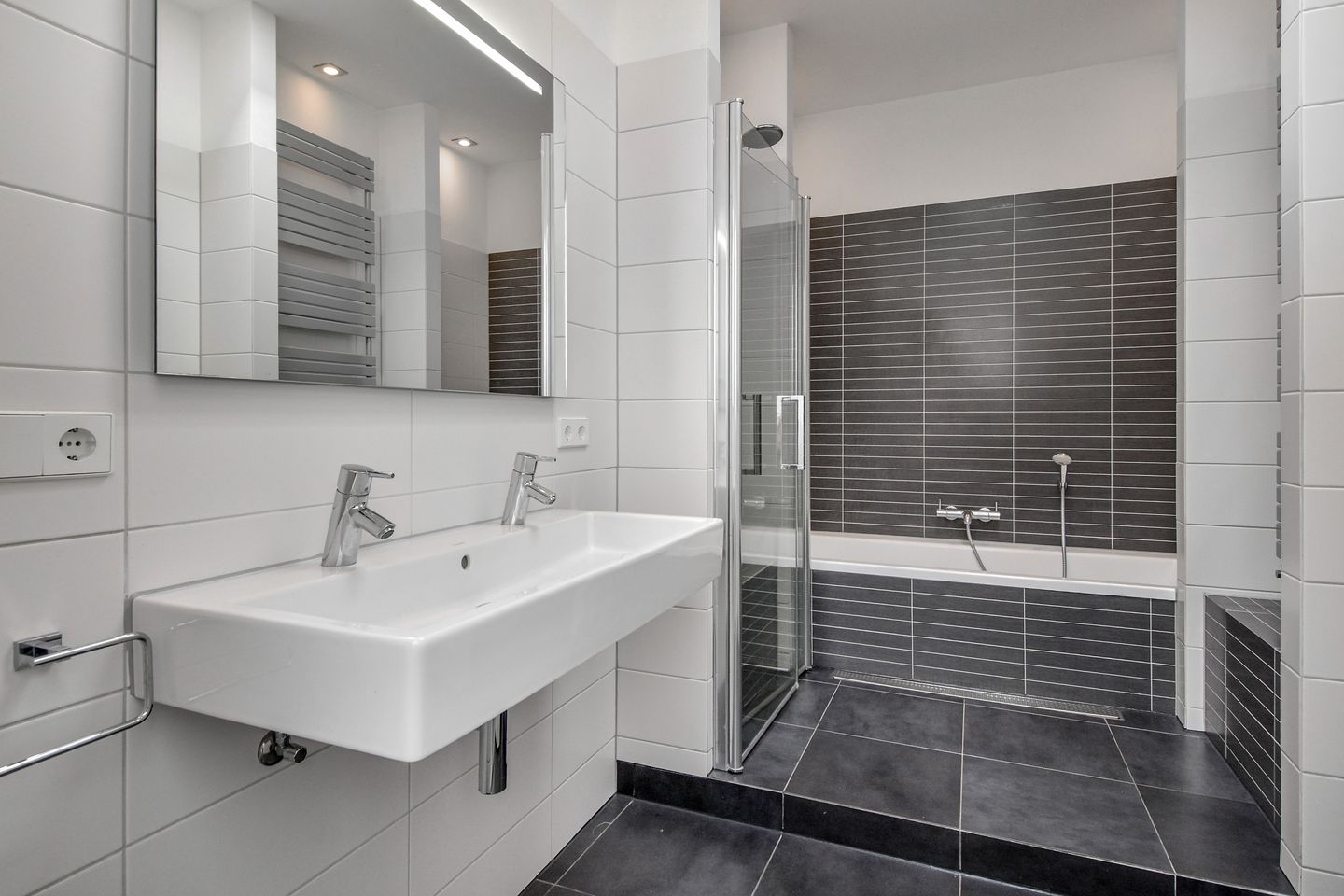 Photo 25 of Van der Parrastraat 13-A