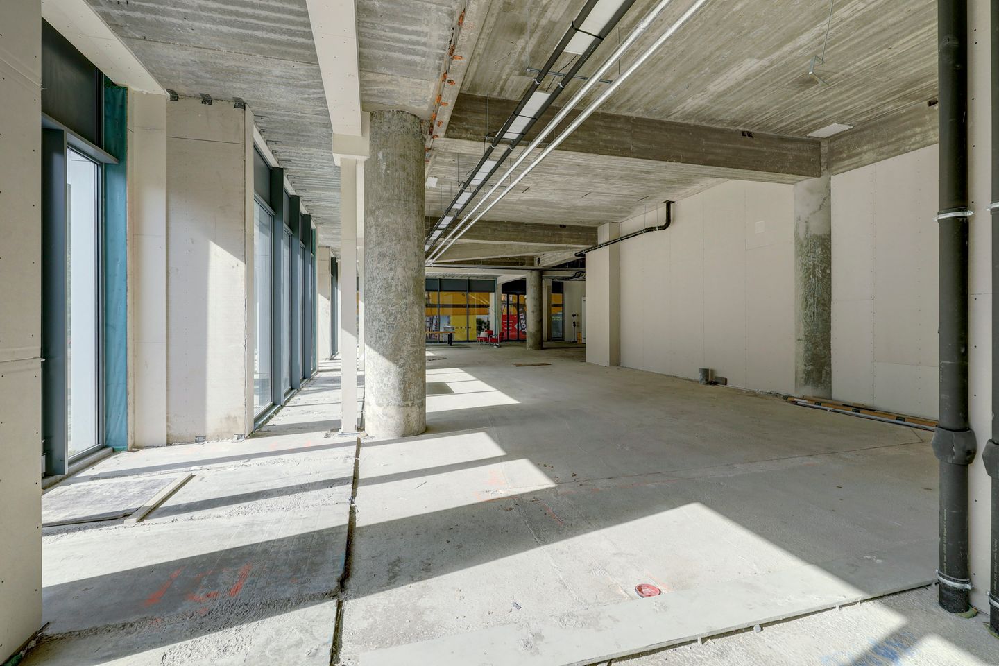 Bekijk foto 3 van Stationsplein 2