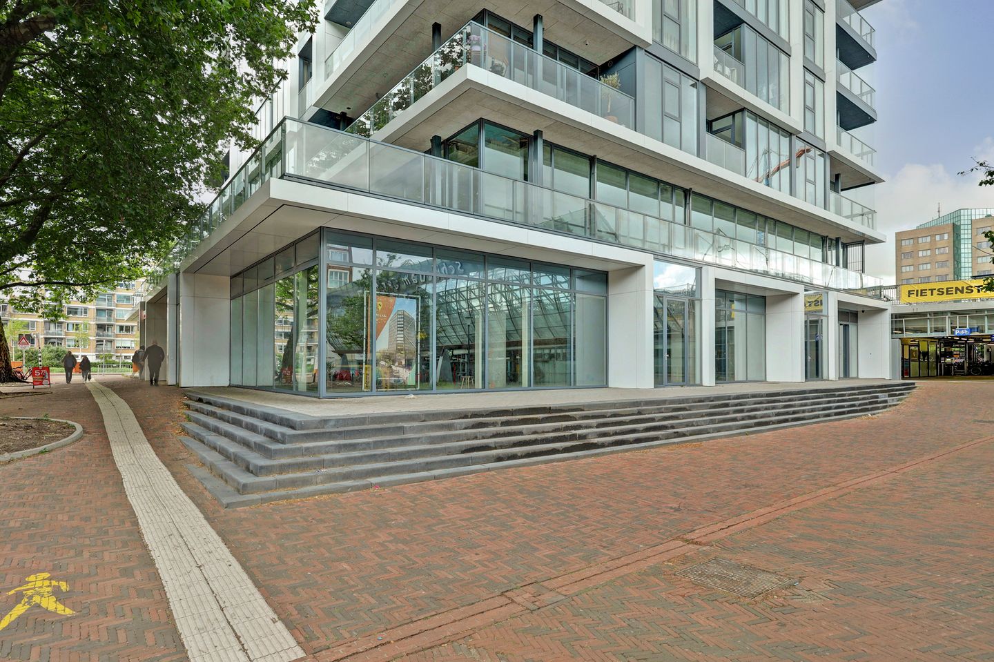 Bekijk foto 1 van Stationsplein 2