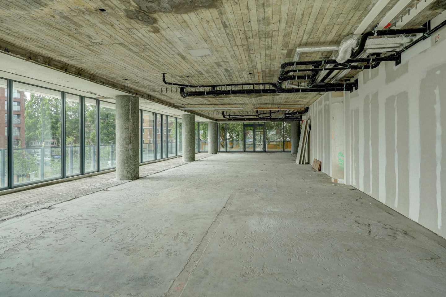 Bekijk foto 3 van Horvathweg 2