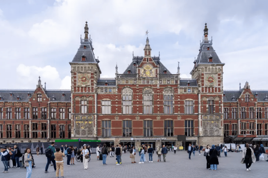 Bekijk foto 1 van Stationsplein 19-C