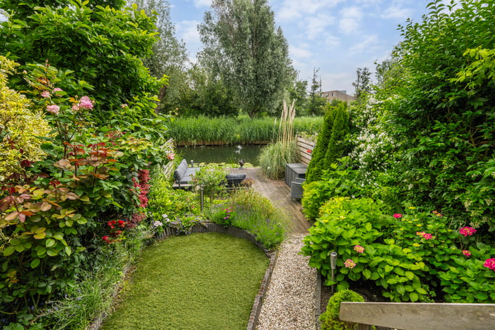 Tussenwoning te koop: Mary Zeldenruststraat 3, Schiedam