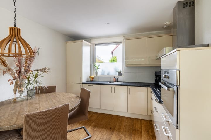 Tussenwoning te koop: Mary Zeldenruststraat 3, Schiedam