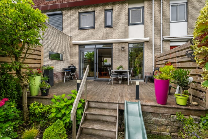 Tussenwoning te koop: Mary Zeldenruststraat 3, Schiedam