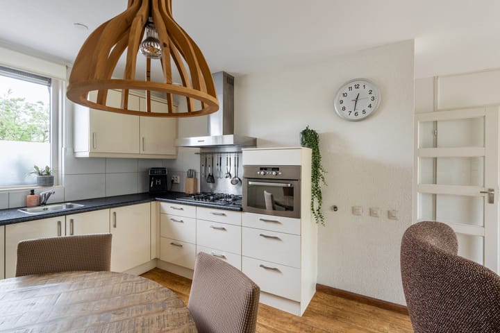 Tussenwoning te koop: Mary Zeldenruststraat 3, Schiedam