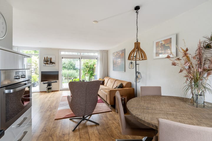 Tussenwoning te koop: Mary Zeldenruststraat 3, Schiedam