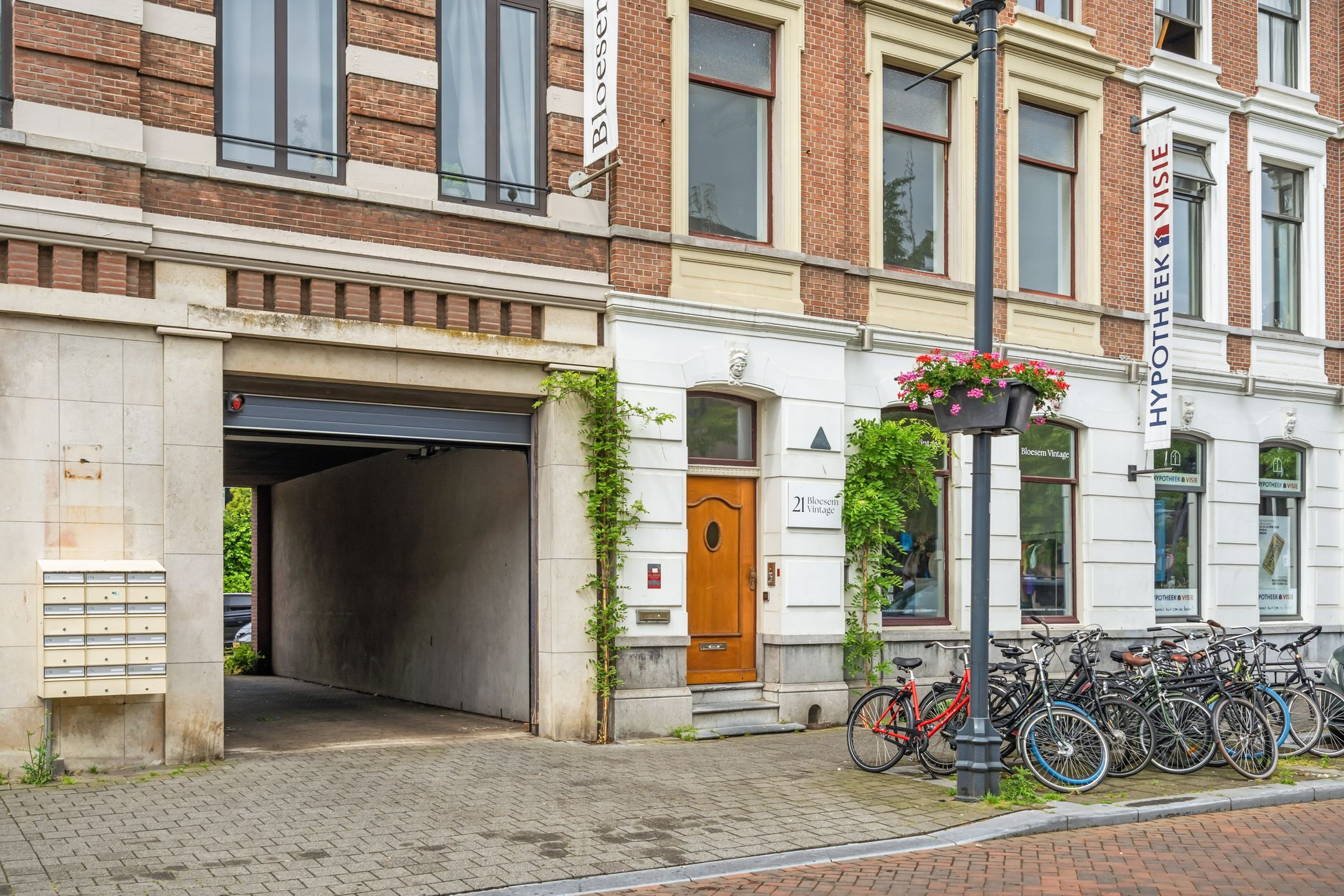 Photo 24 of Willemstraat 21-A2