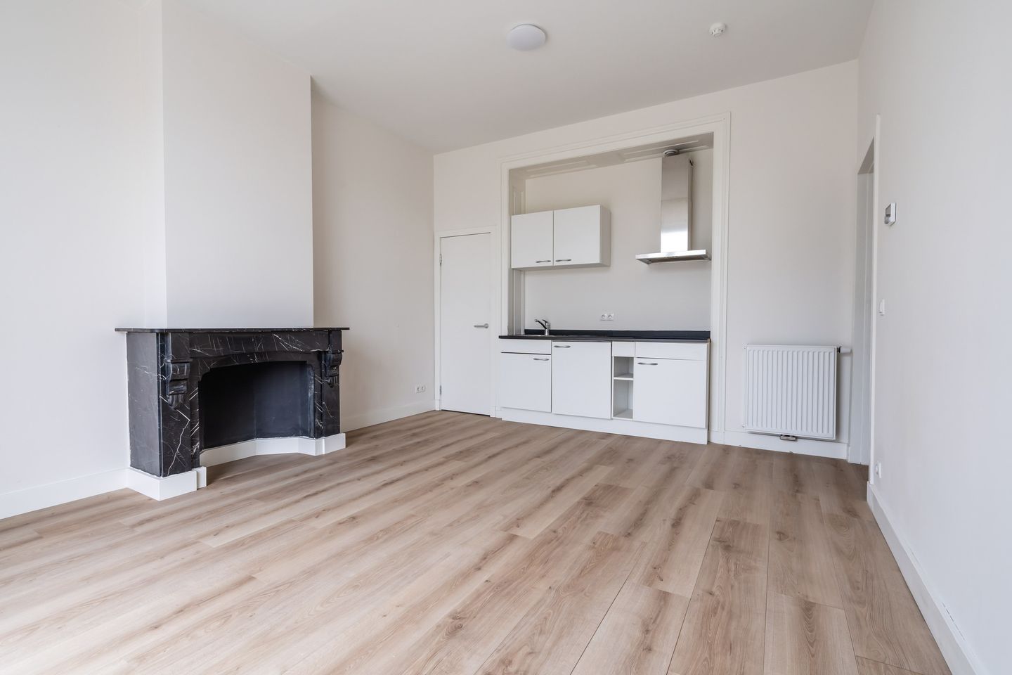 Photo 14 of Willemstraat 21-A2