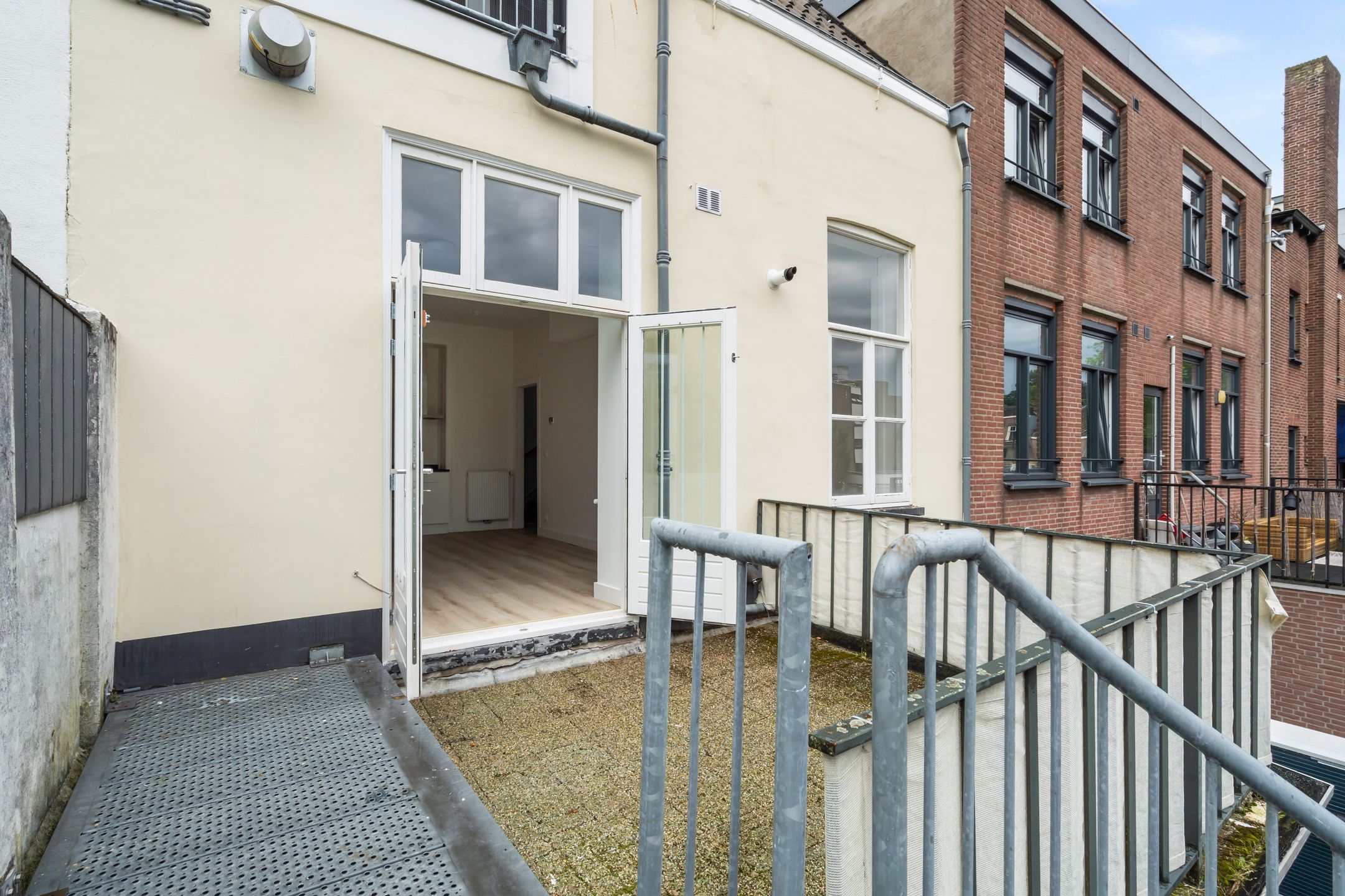 Photo 12 of Willemstraat 21-A2