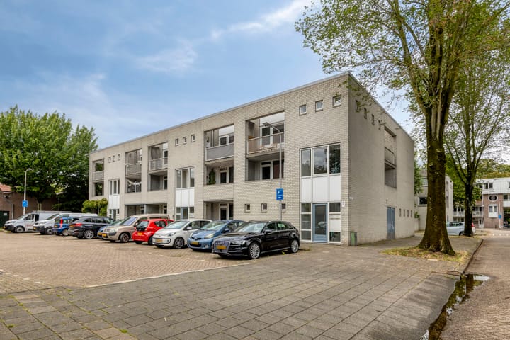 Foto 2 van Bisschop Bekkerslaan 101