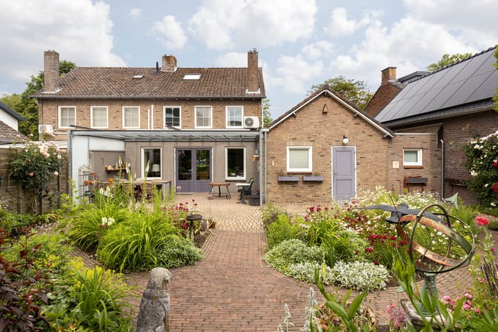 Twee-onder-één-kap te koop: Baenjenstraat 14, Sittard