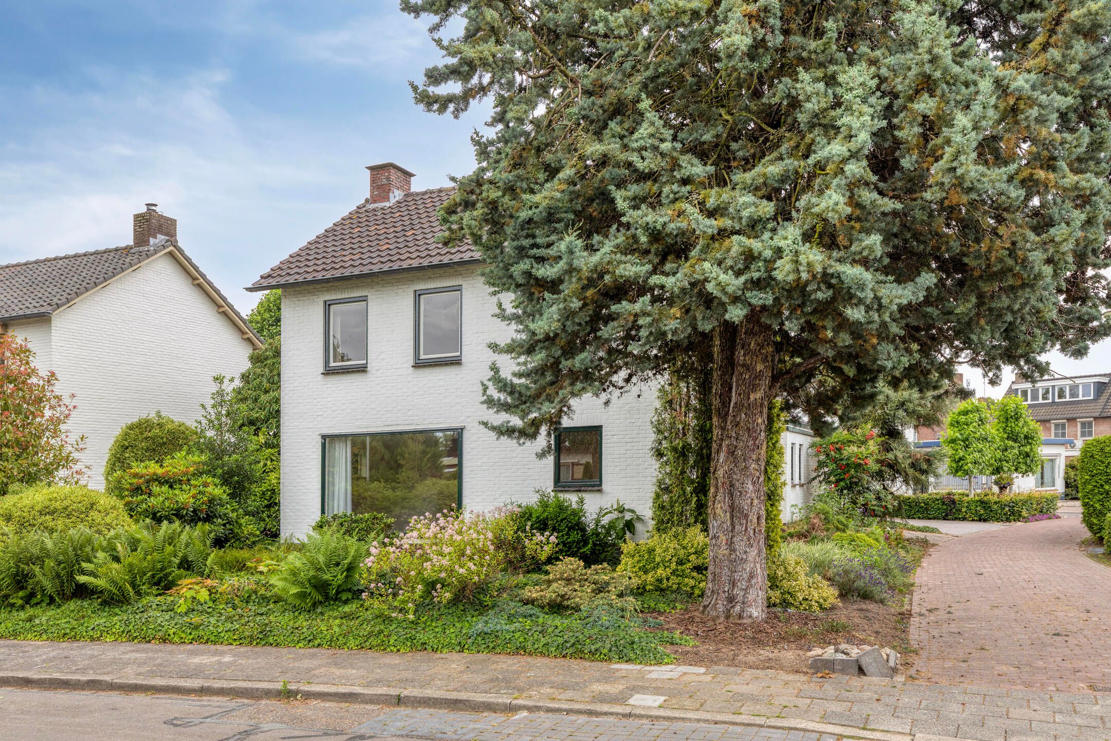 Photo 6 of Bernhardstraat 12