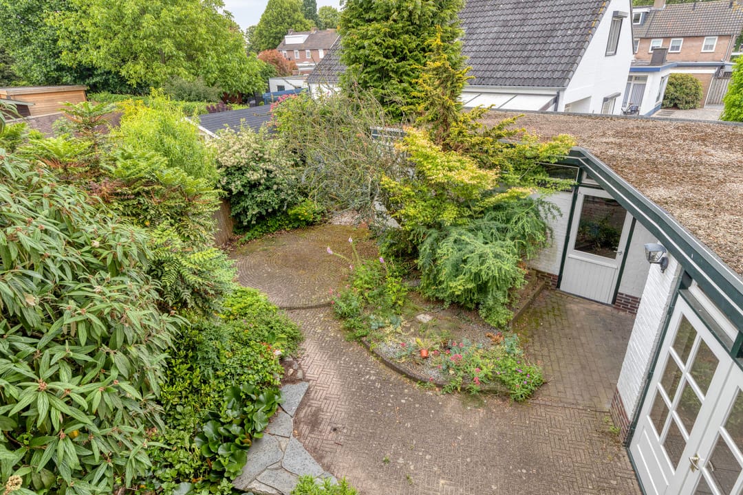 Photo 32 of Bernhardstraat 12