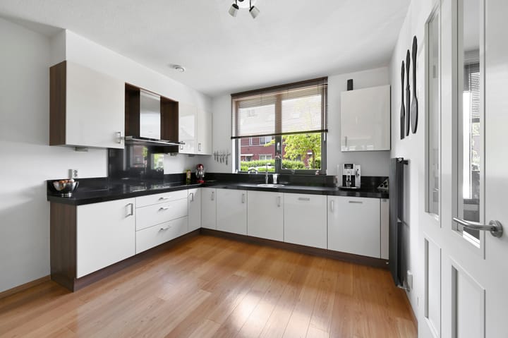 Tussenwoning te koop: Voormeerstraat 6, 'S-Gravenhage