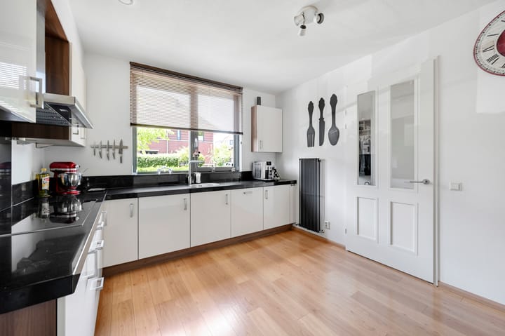 Tussenwoning te koop: Voormeerstraat 6, 'S-Gravenhage