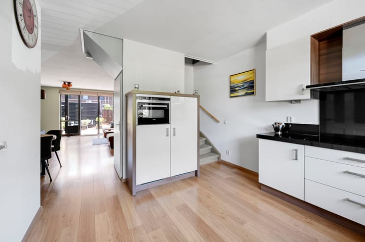 Tussenwoning te koop: Voormeerstraat 6, 'S-Gravenhage