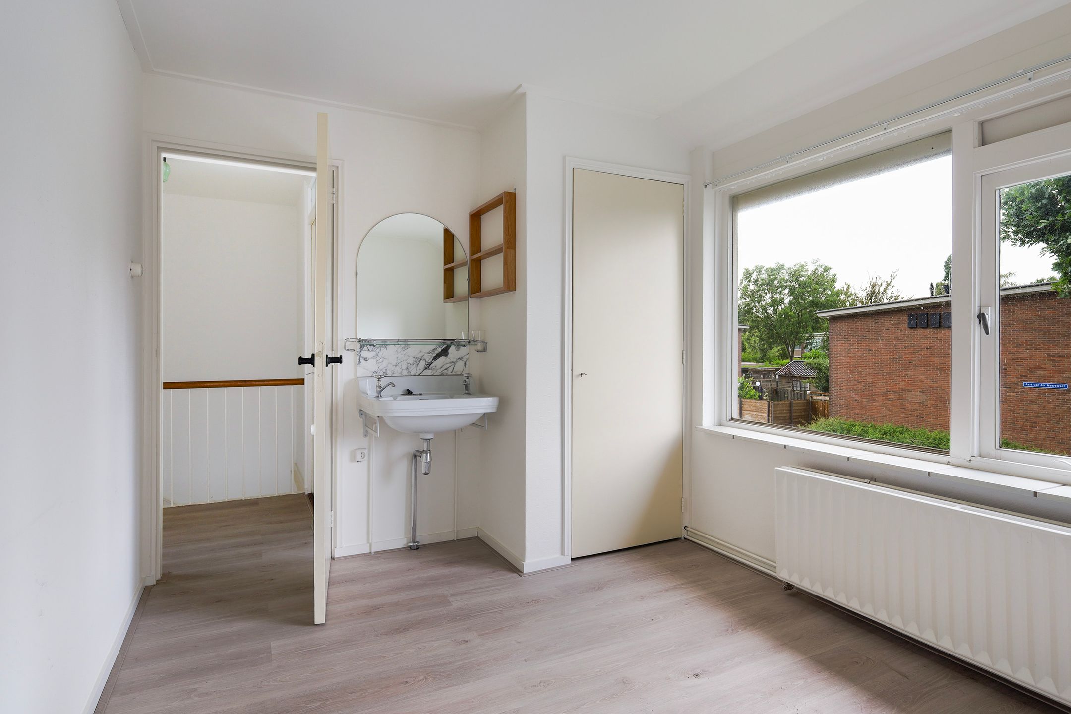 Photo 12 of Aert van der Neerstraat 79